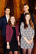 Duale Ausbildung: Vier Azubis schließen BA-Studium mit Bestnoten ab 