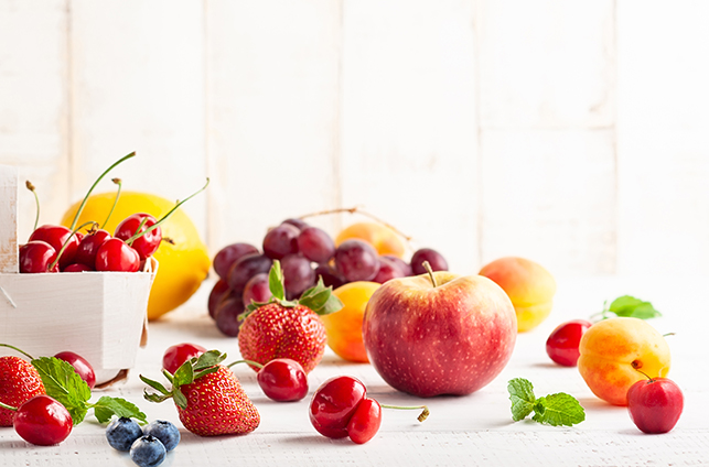 Natürliche Frucht-Crunchies, Flocken und Pulver